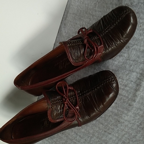 Vintage 1960s Lady Mcguire two Tone brown heels - Picture 2 of 9